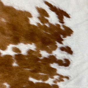 Tapis en peau de vache marron et blanc