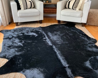 Tapis en peau de vache noire teint