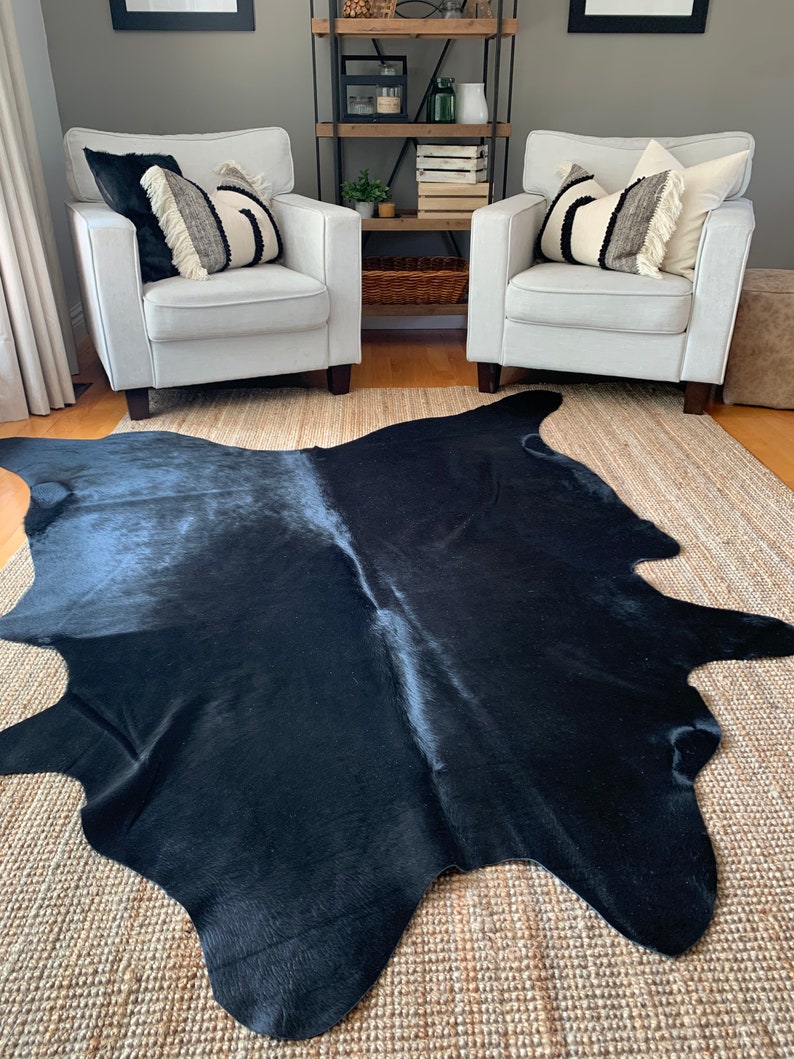 Tapis en peau de vache noire teint