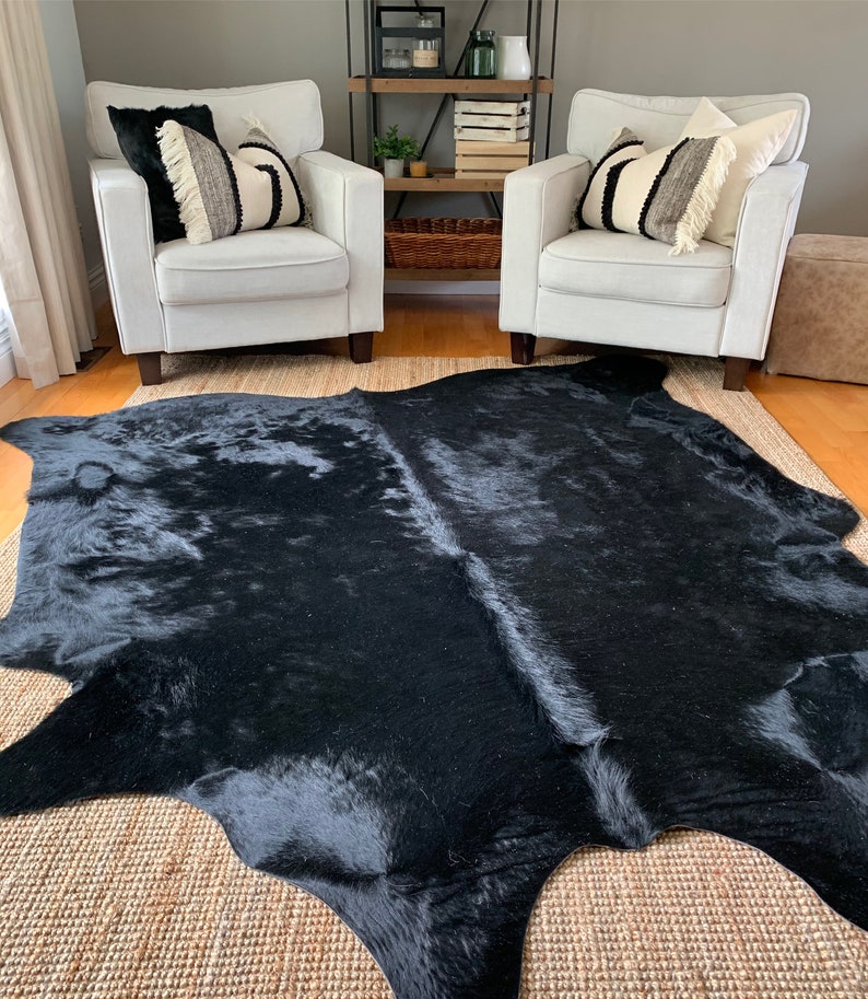 Tapis en peau de vache noire teint